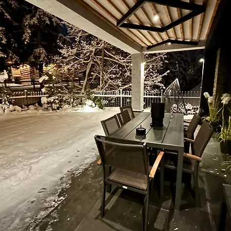 Goralska Domina Premium זקופאנה